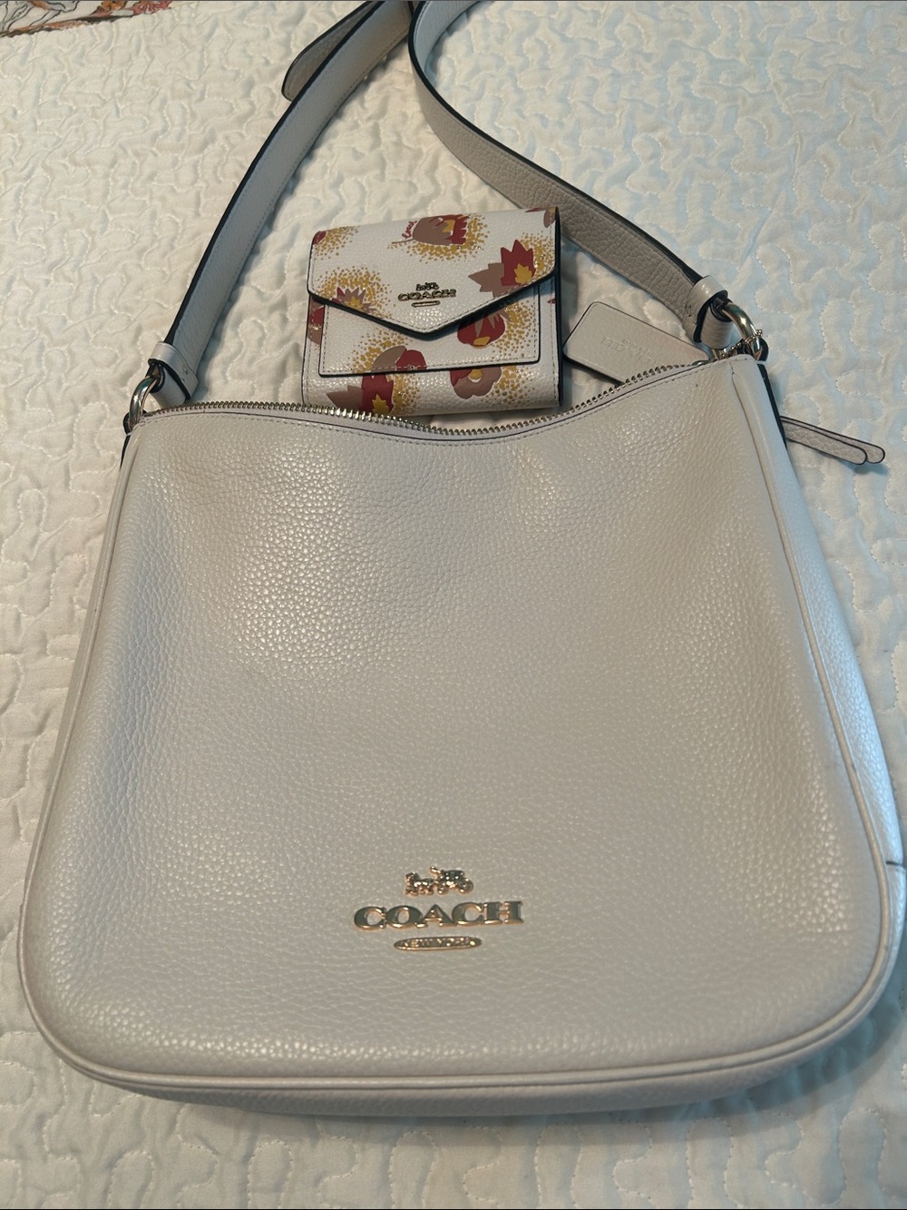 SET Coach Cream Pebbled Leather Shoulder Bag with Floral folding wallet